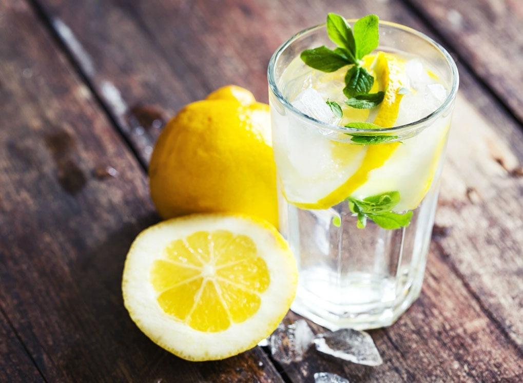 What Are the Benefits of Drinking Lemon Water?